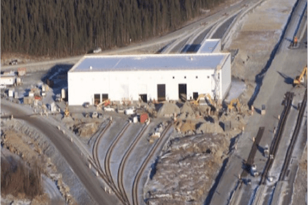 Vue de travaux de construction à l'usine d'ArcelorMittal Canada, Port-Cartier, Québec