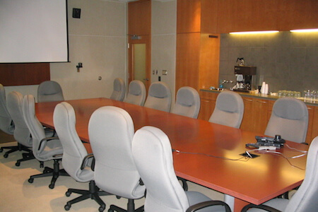Salle de conférence dans une tour à bureaux
